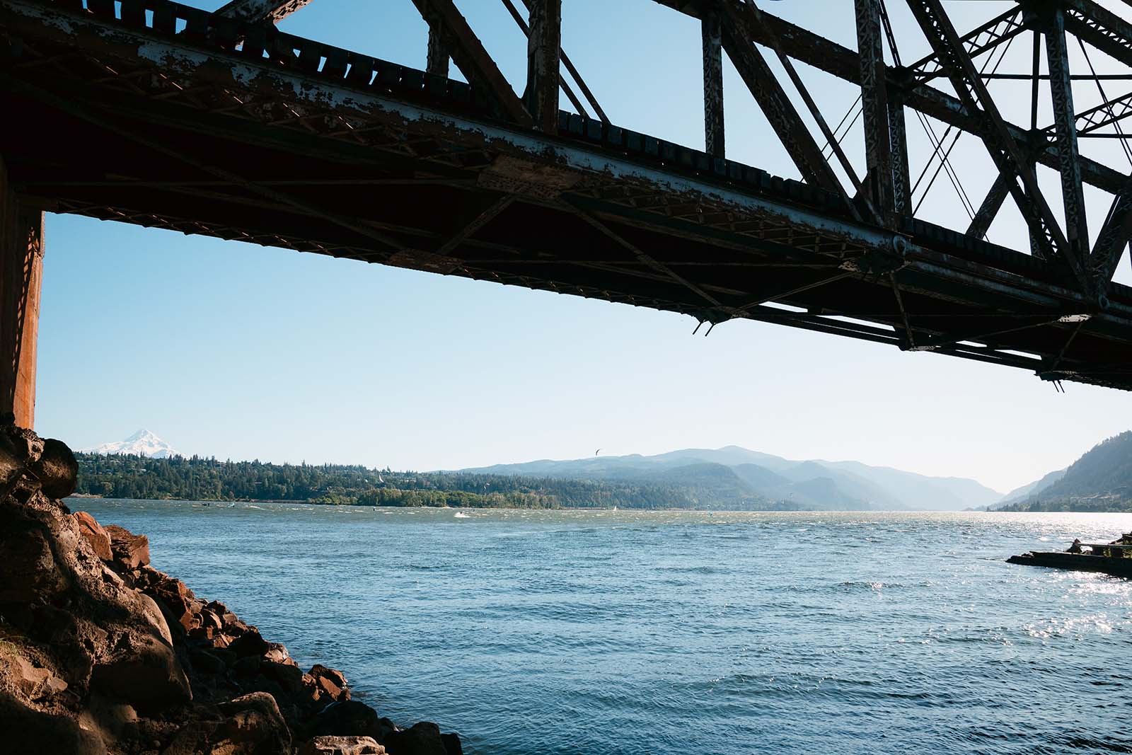 columbia river under a railroad bridge